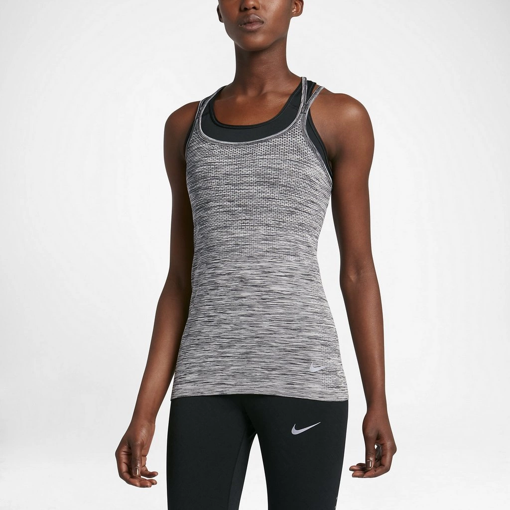 Camiseta de tirantes de running Nike Dry Knit para mujer color gris - detalle reflectante delantero
