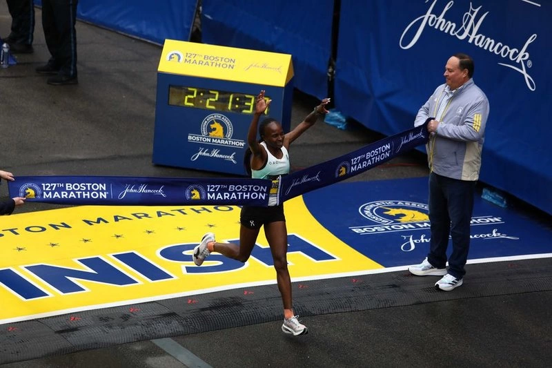 Hellen Obiri ganado la Maratón de Boston 2023